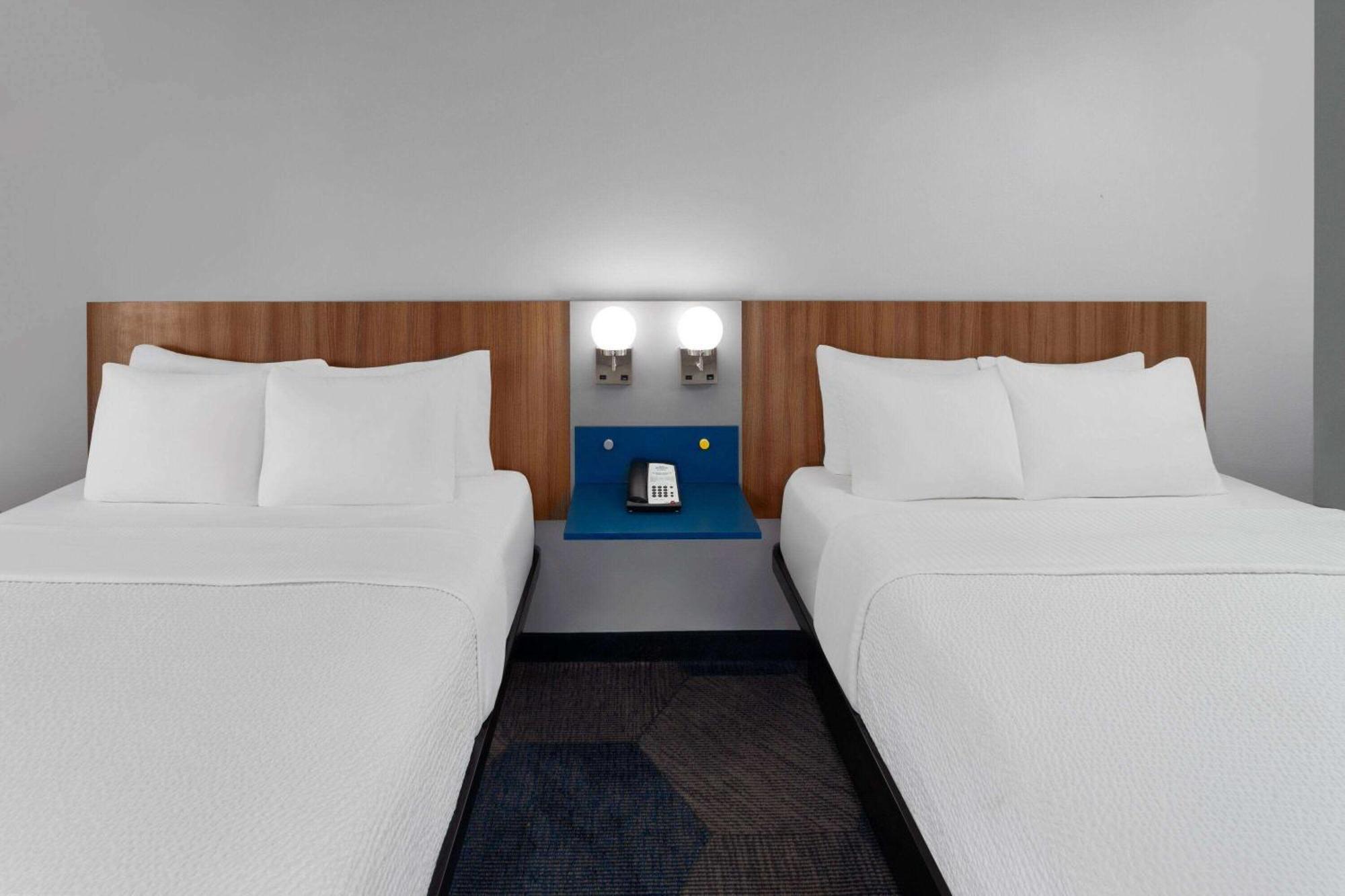 Microtel Inn By Wyndham Джейнсвил Екстериор снимка