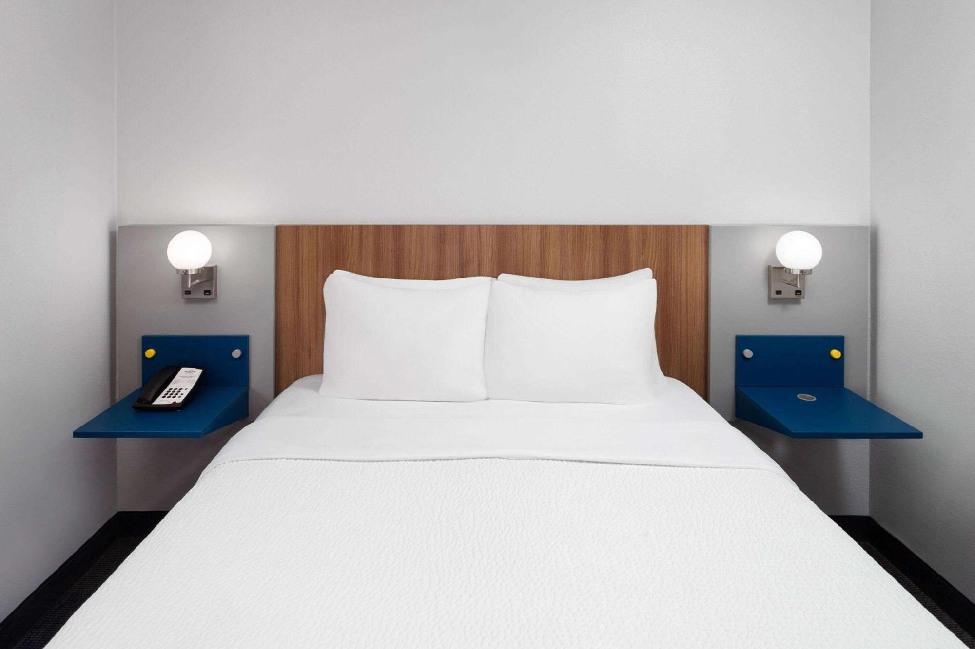 Microtel Inn By Wyndham Джейнсвил Екстериор снимка