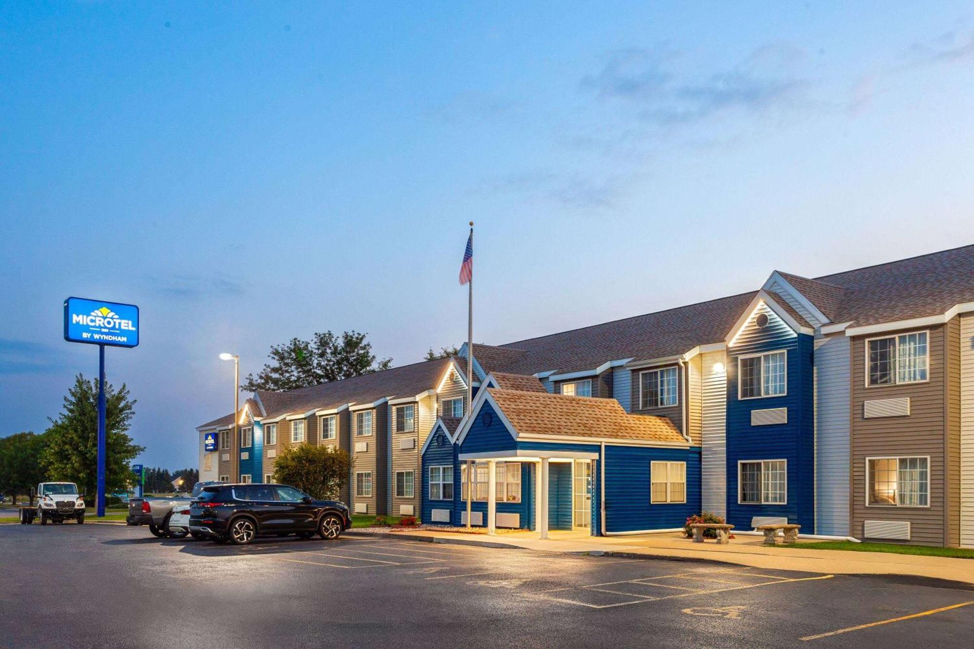 Microtel Inn By Wyndham Джейнсвил Екстериор снимка