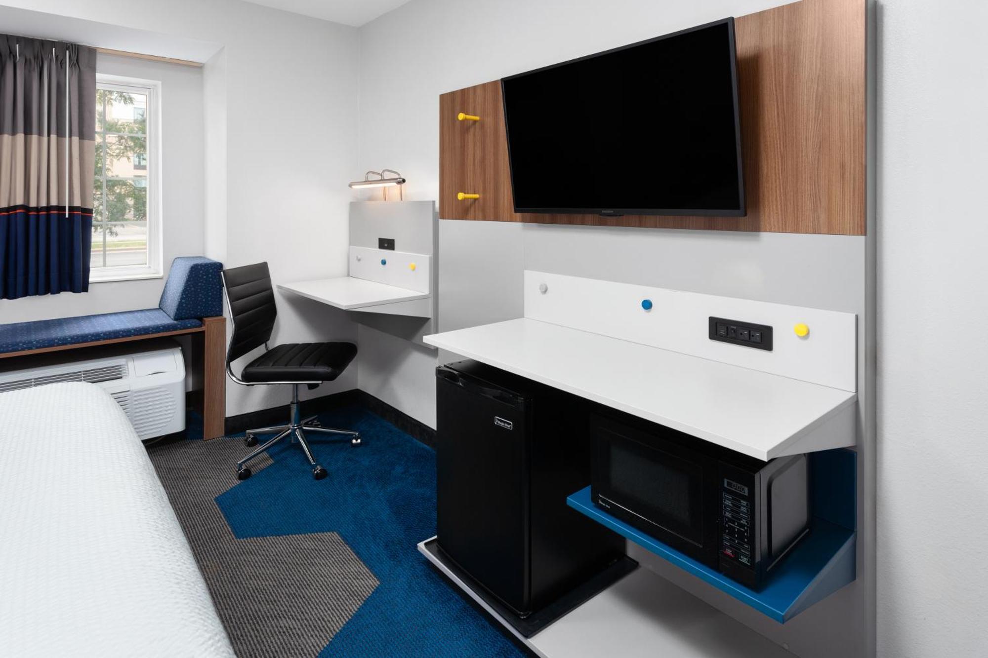 Microtel Inn By Wyndham Джейнсвил Екстериор снимка