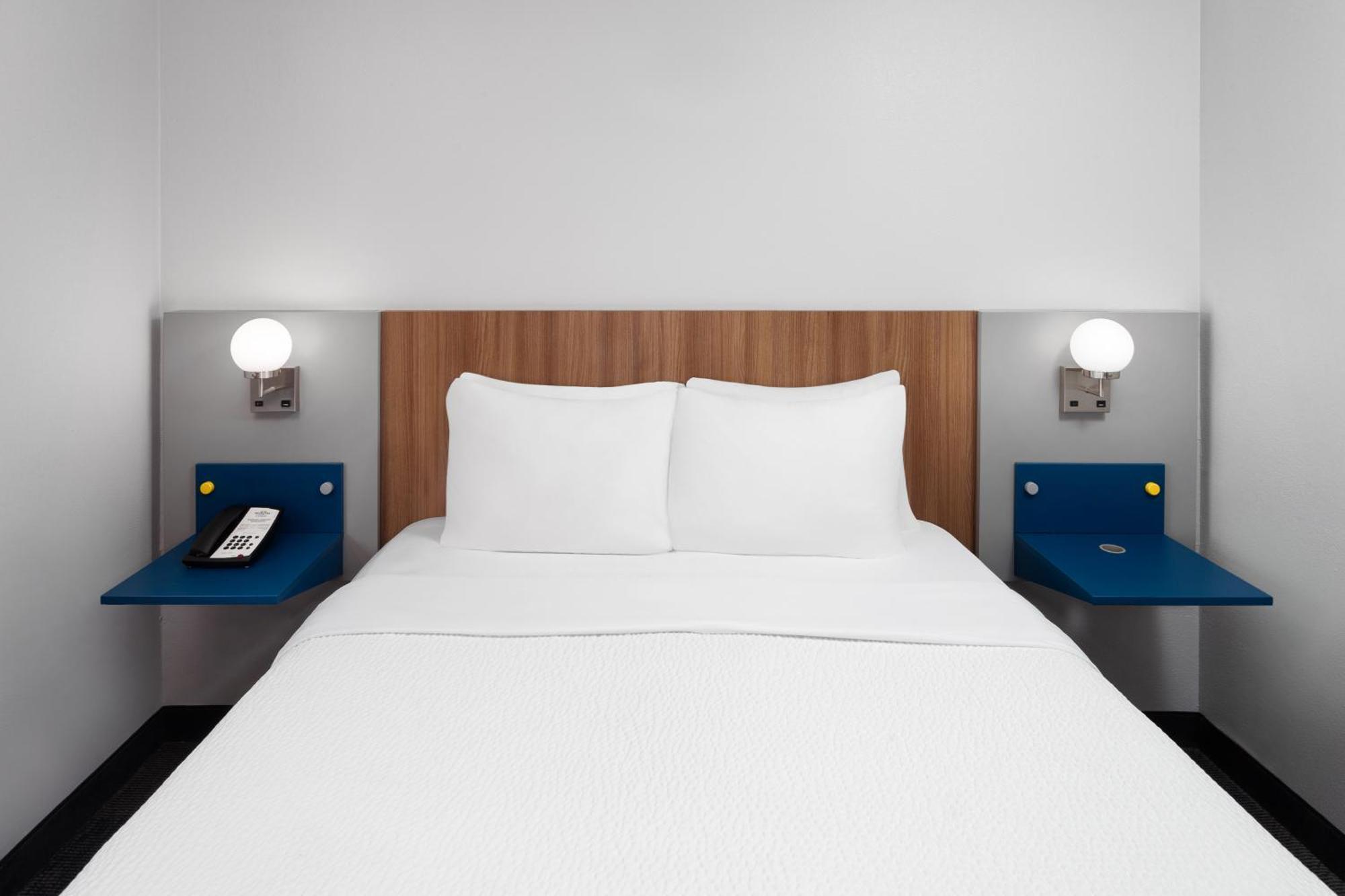 Microtel Inn By Wyndham Джейнсвил Екстериор снимка
